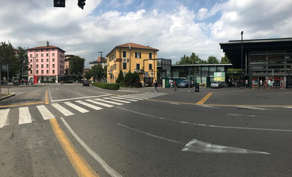 Suite Tower Bergamo Esterno foto